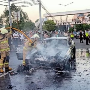 Mobil Mustang Shelby Terbakar di Pondok Indah Baru