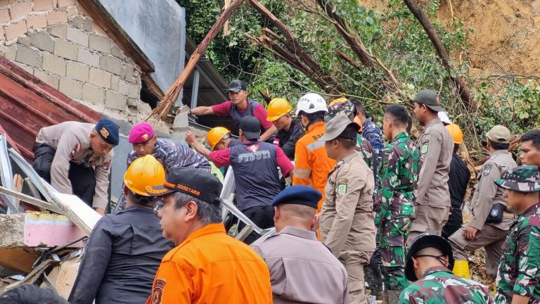 Artha Graha Peduli Bantu Korban Longsor di Tiban – Batam